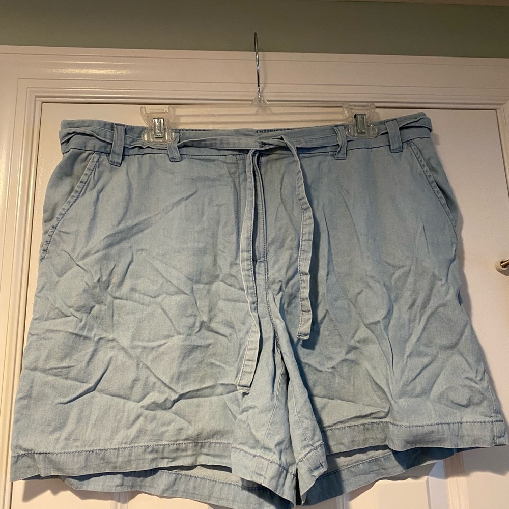 Light weight denim jean shorts